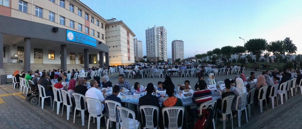 22 ülkeyi buluşturan iftar